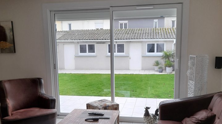 baie vitree en pvc vue interieur